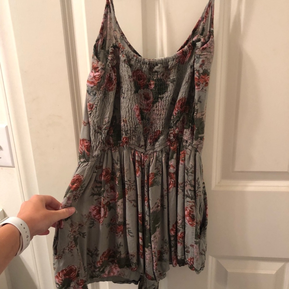 Olive green floral romper - Picture 2 of 5